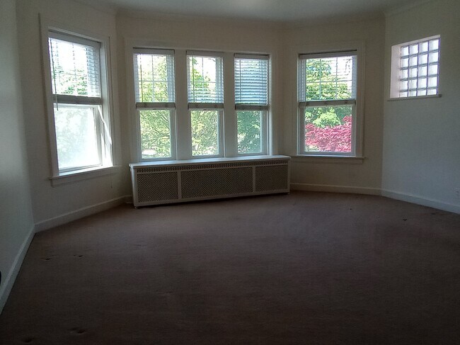 Photo - 5243 W Argyle St Unidad 2E