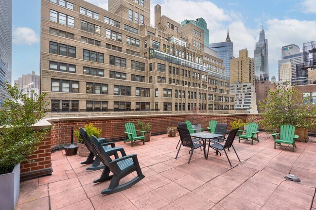 Photo - 321 E 45th St