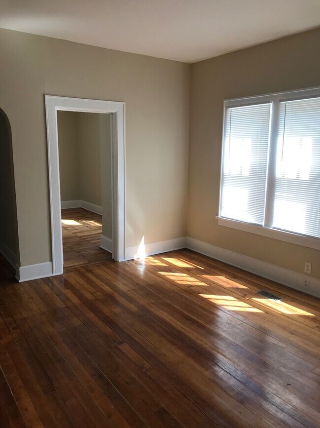 Photo - Updated 5 Bedroom 2 Bathroom Home in St.Paul!