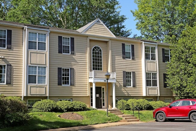 Building Photo - Pet-Friendly Villas at Southern Ridge Apartment
