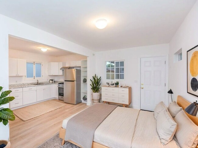 Building Photo - Freshly Updated Studio w/Patio in South Park! * All Utilities Included! * Unit Studio