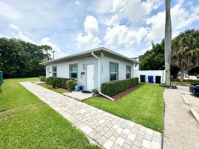 1041 NE 16th Ave Unit 2