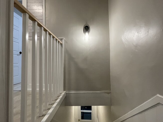 Photo - 365 Robinson St