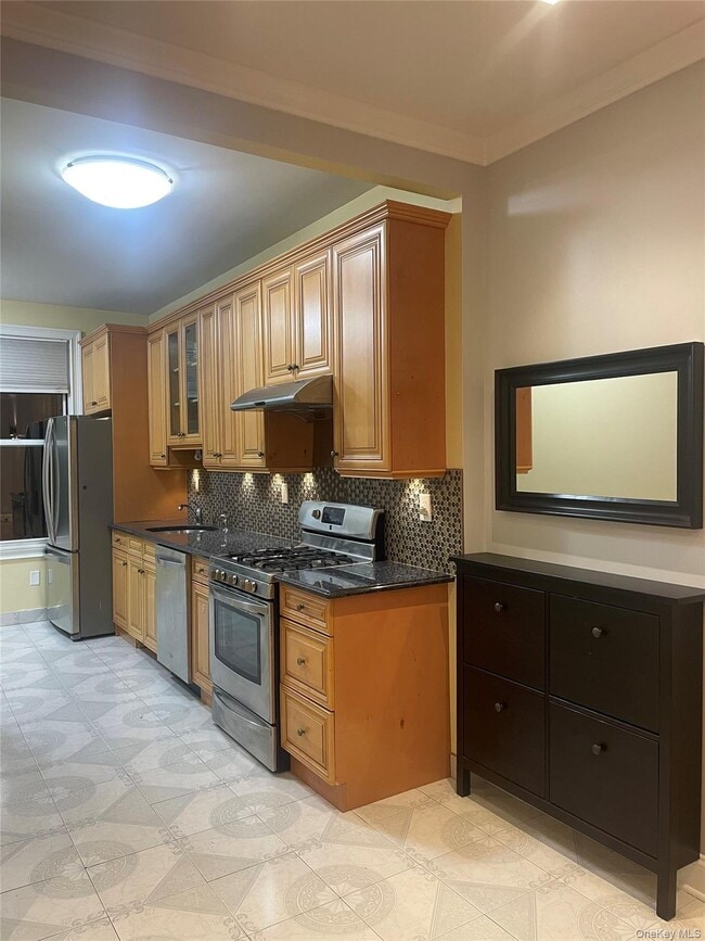 Photo - 72-31 68th St