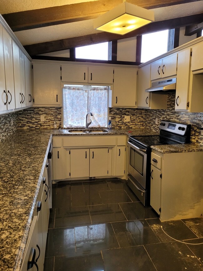 Photo - 102 Redbird Cir