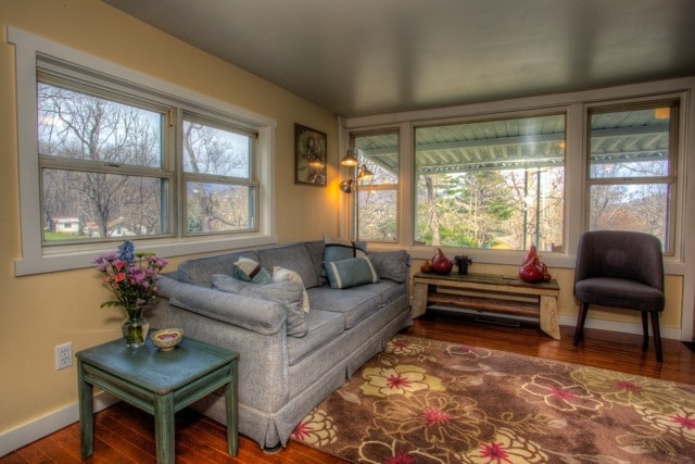 Photo - 560 Riceville Rd