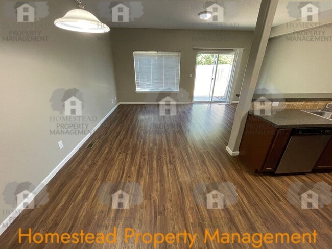 Photo - 1410-1412 Marigold Dr