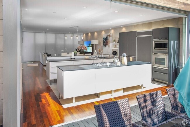 Building Photo - Contemporary and Furnished 3 Bedroom 3.5 B... Rental