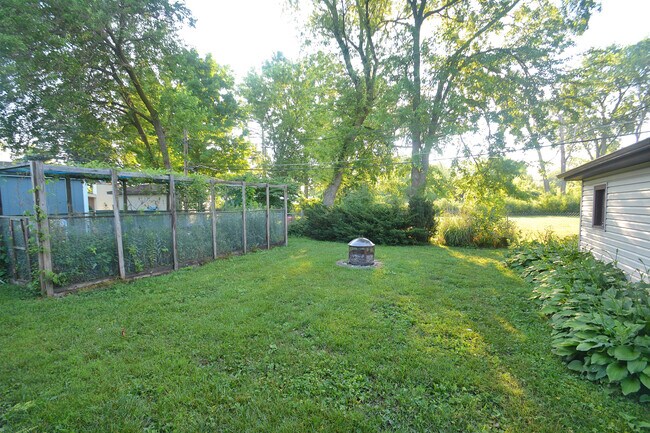 Photo - 373 Nancy Ln