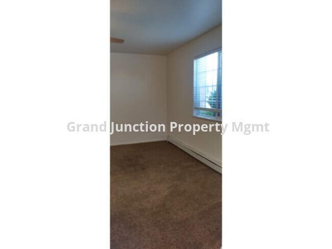 Building Photo - New Paint & New Carpet! Rental