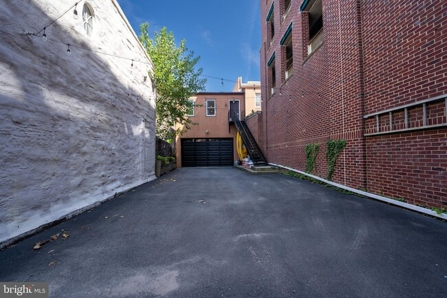 Photo - 840 S Bond St