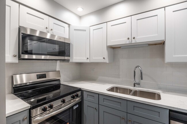 Building Photo - 745 W Gordon Ter Unit 206