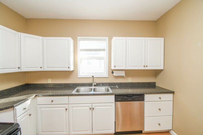 Photo - 817 W 12th St