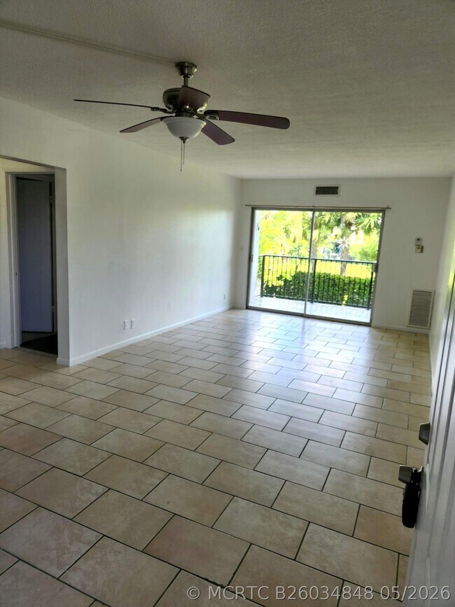 Photo - 1021 Crystal Lake Dr Unit 203