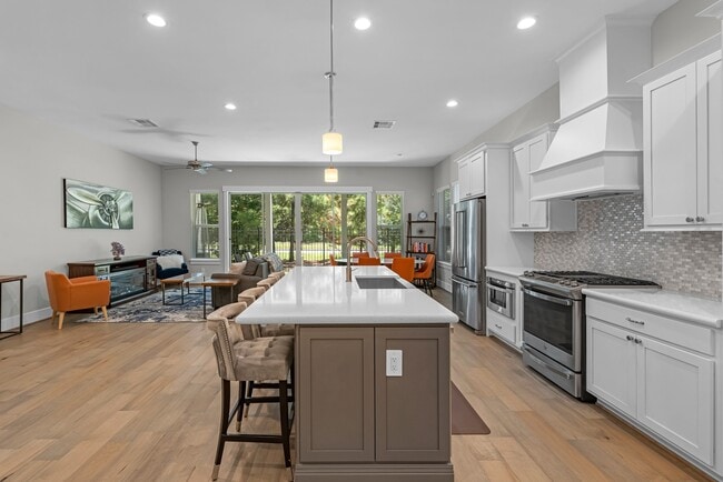 Building Photo - 11 Thorpe Ln