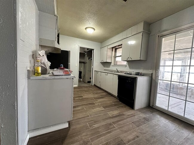 Photo - 860 S Scott St