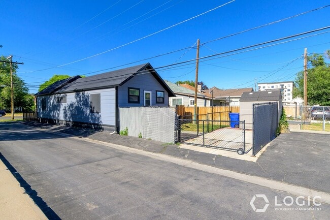 Photo - 935 W 200 N