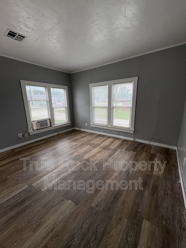 Photo - 225 N Hope Ave