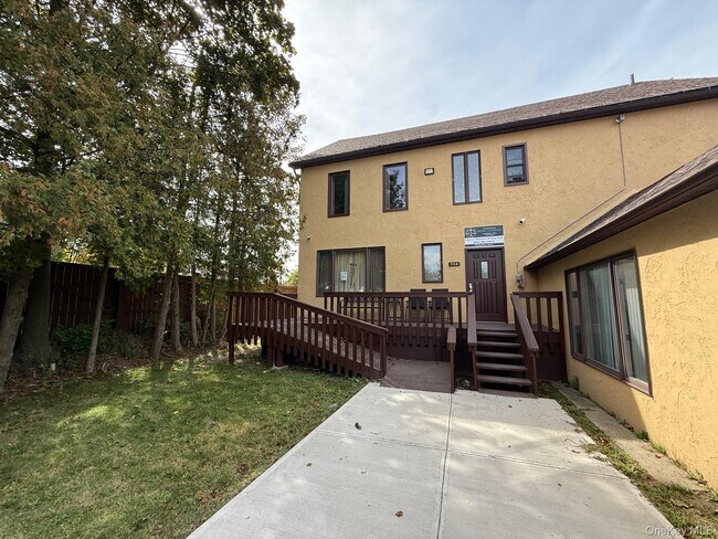 Photo - 504 Broadway