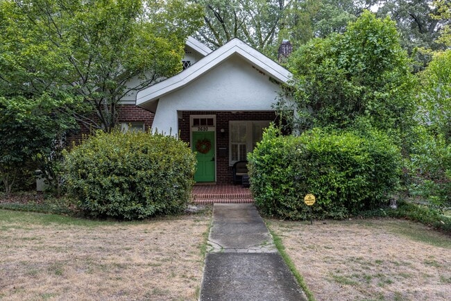 Building Photo - Charming Lakebottom Bungalow with Historic... Rental