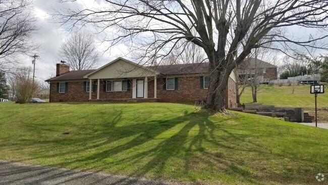 Building Photo - Large Brick Ranch near Cherokee Lake Rental