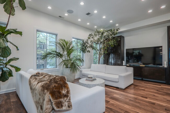 Photo - 22 E Elm St Unit PH