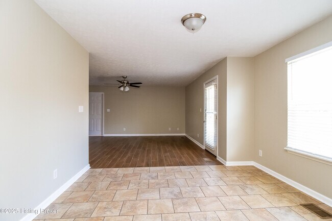 Photo - 156 John Court