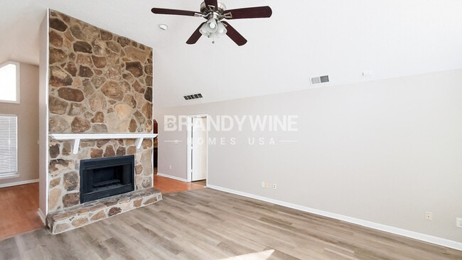 Photo - 125 Cowan Dr