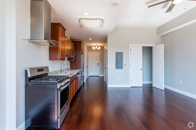 0BR, 1BA - Adams