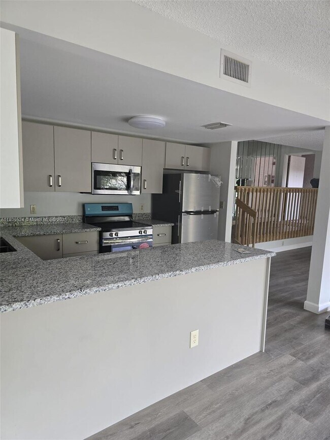 Photo - 4705 SW 62nd Ave Unit 201