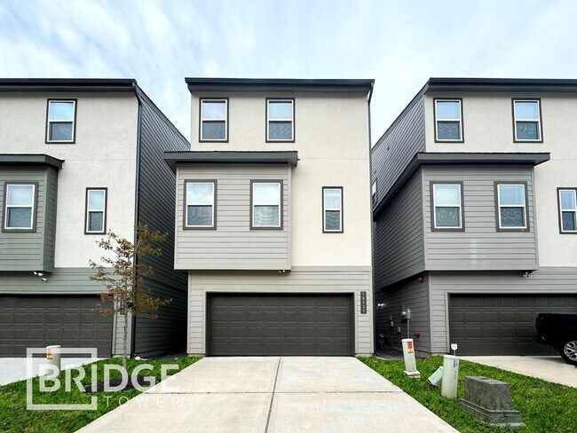 Photo - 18532 Centro Row