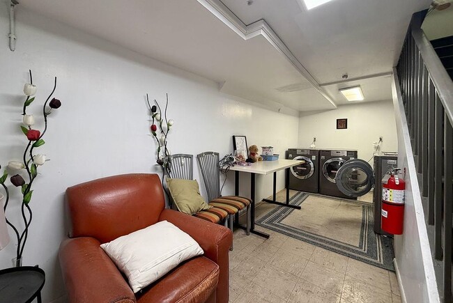 Building Photo - 502 Central Ave Unit D1