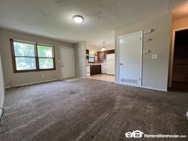 Photo - 912 E Railroad Ave