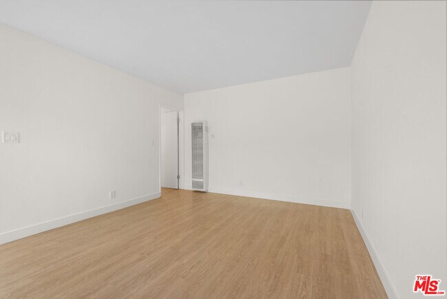 Photo - 1433 Brockton Ave Unit 3