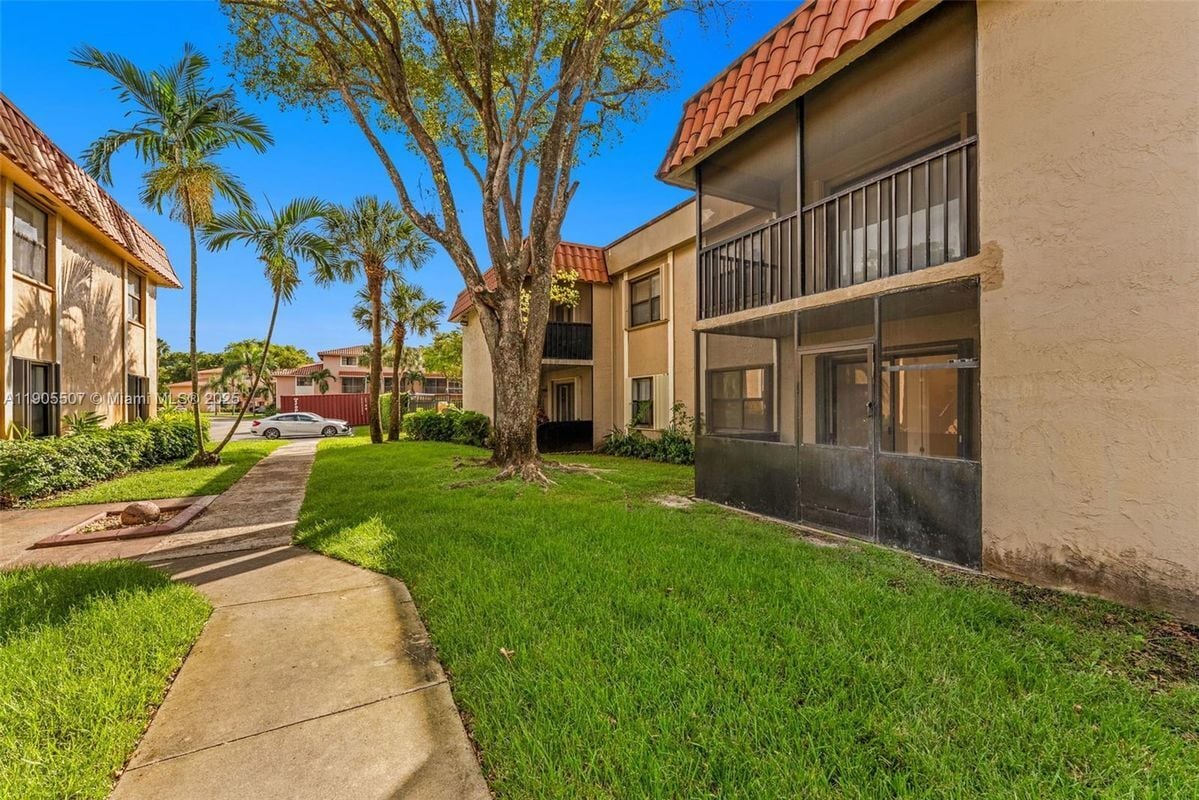 Photo - 9730 Hammocks Blvd