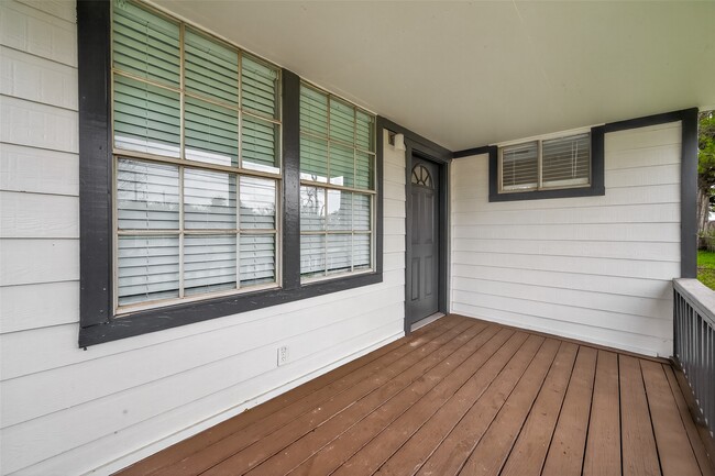 Photo - 7927 Brays St