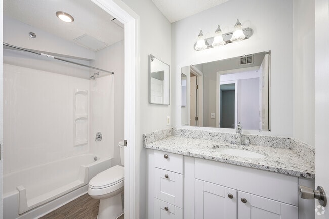 2BR, 1BA - 850SF - Bathroom