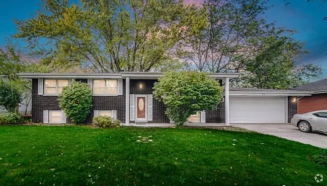 Building Photo - 1810 W 93rd Pl Rental
