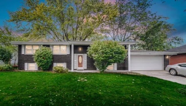 Photo - 1810 W 93rd Pl Casa