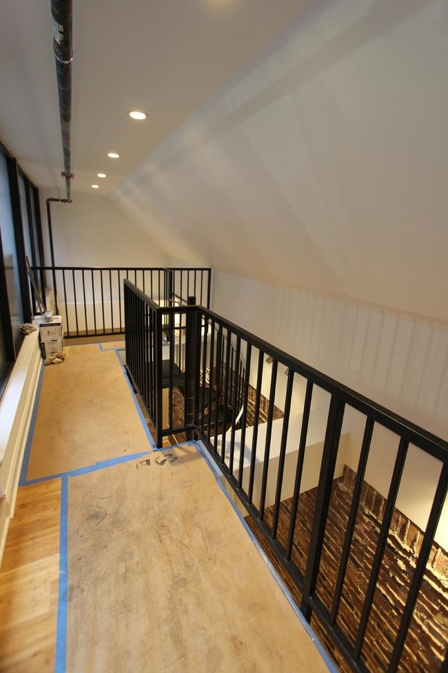 Building Photo - 139 7th St Unit 2000