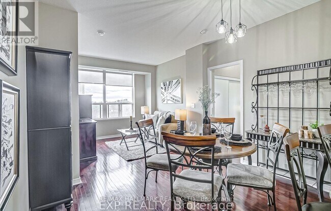 Photo - 736 Spadina Ave. Unité 506