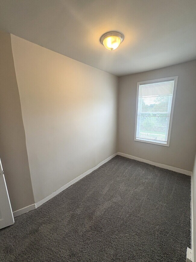 Renovated 2-Bedroom Apartment in Belair-Edison