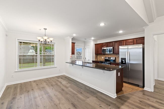 Cocina y comedor - 827 Berkshire Ct