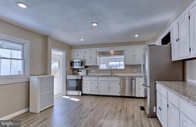 Photo - 3216 Green St