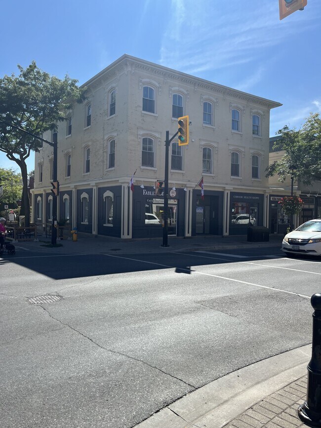 Building Photo - 73 King St W Unit 303