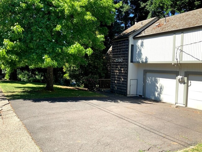 2 Bedroom in Great S. Eugene Location - 2 Bedroom in Great S. Eugene Location Apartment Unit 2590  Jefferson St