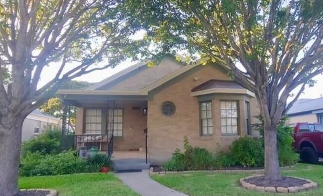 Building Photo - 4808 Woodrow Ave