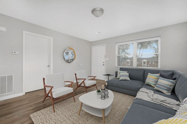 Photo - SH101-College Road Apartments (RCA)