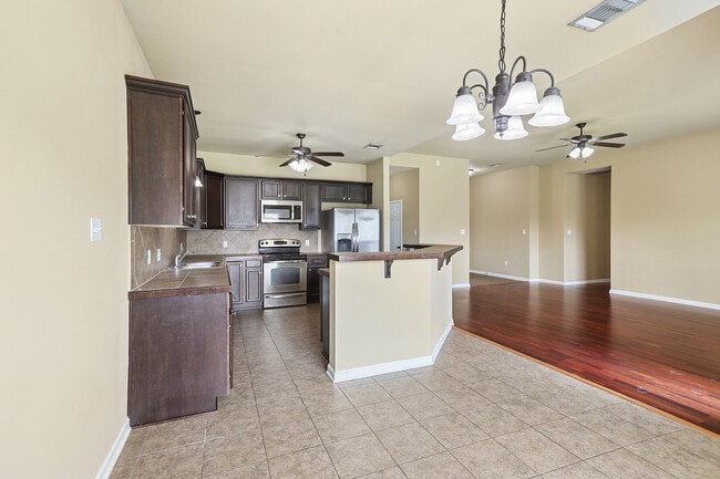 Photo - 17049 Jamestowne Dr