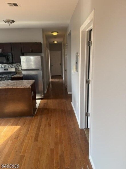 Photo - 142 Abinger Pl